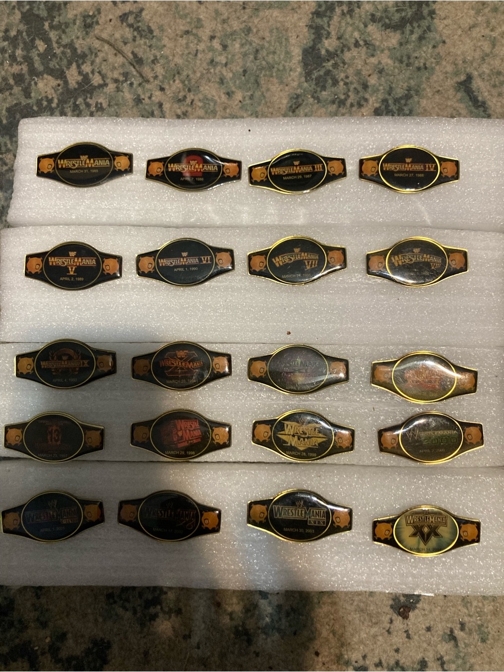 WWE WrestleMania Pin Belt Collection WrestleMania WM1-WMXX
